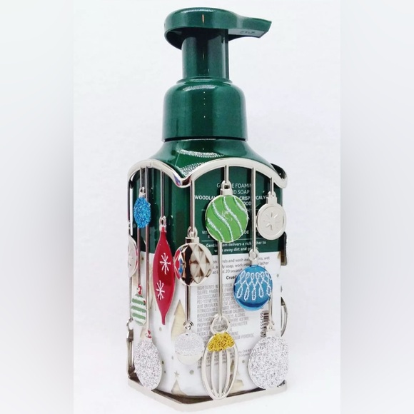 Bath & Body Works SOAP Sleeve Holder
CHRISTMS ORNAMENT SOAP HOLDER
Holder - Picture 3 of 16